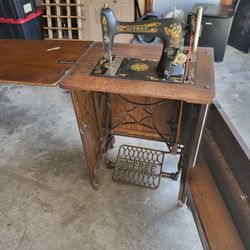 1940 Threded Sewing Machine