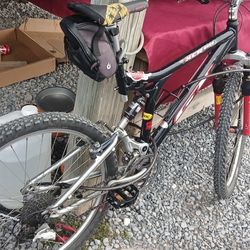 Mountain Bike 26" Wheels Large Frame GT