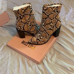Women Tan Snake Boots 