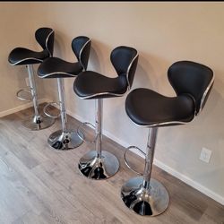 4 Brand New barstools