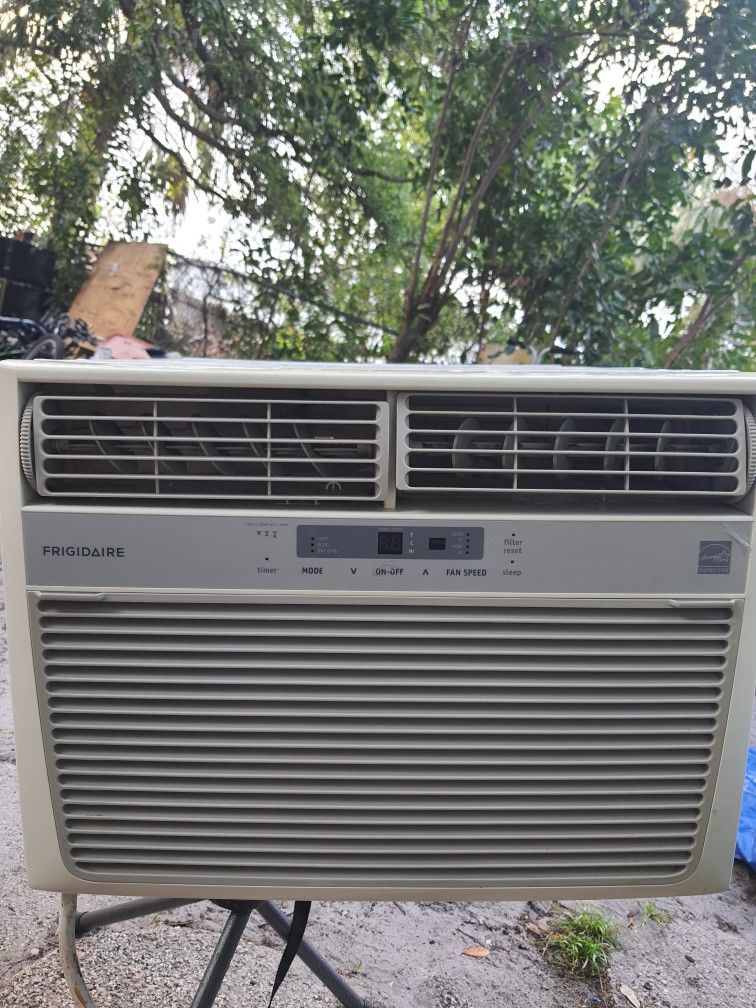 Frigidaire AC Window Unit 12000-BTU