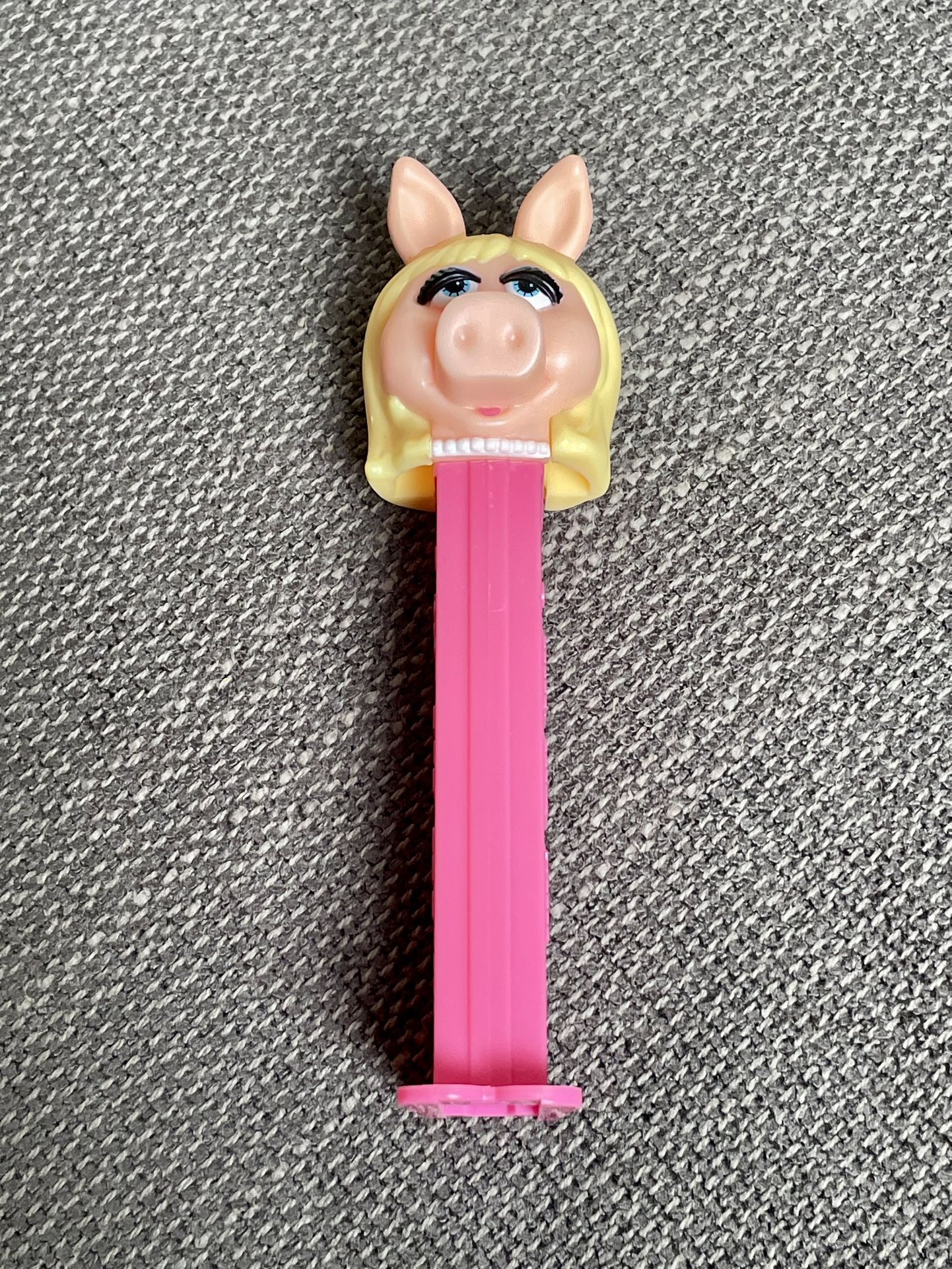 2012 PEZ Disney The Muppets MISS PIGGY Pink Dispenser (4.5”)
