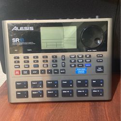 ALESIS SR-18 Multi Sampled Drum Machine