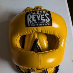 Cleto Reyes headgear 