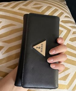 Guess women’s wallet
