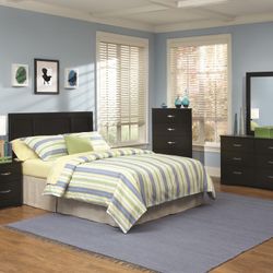 New Queen Bedroom Group