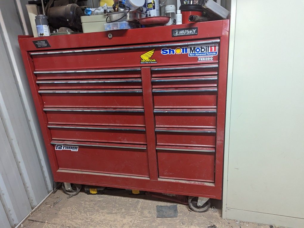 Husky Tool Box With Caster Wheels Only All Drawers Work ..No Tools Included !!