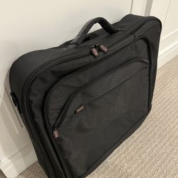 BRAND NEW TRAVEL SUIT BAG