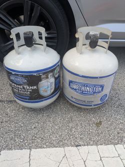 2 - 'FULL" 20 pound propane tank (PRICE IS FOR BOTH)
