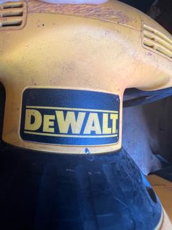 Dewalt electric sander like new condition with a brand new sanding pad