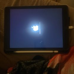 8th Gen Ipad 32gb Storage with Apple Pencil (1st gen)