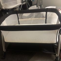 BEDSIDE bassinet