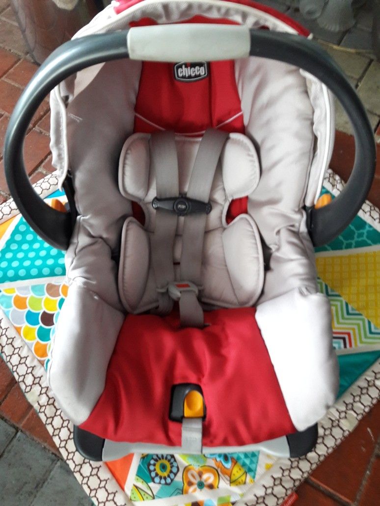 Chicco Infant Car Seat With Base