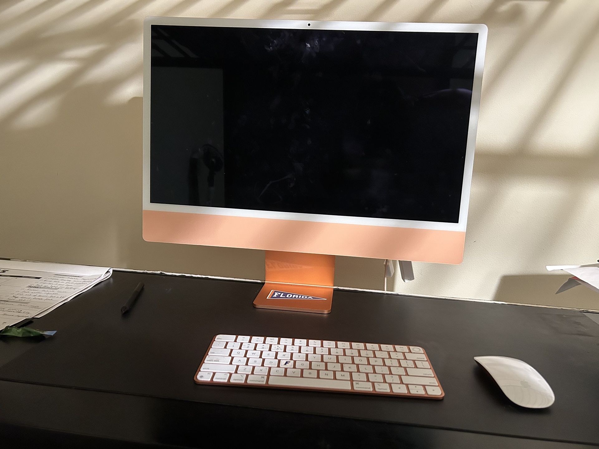 iMac w/ Magic Keyboard and Mouse