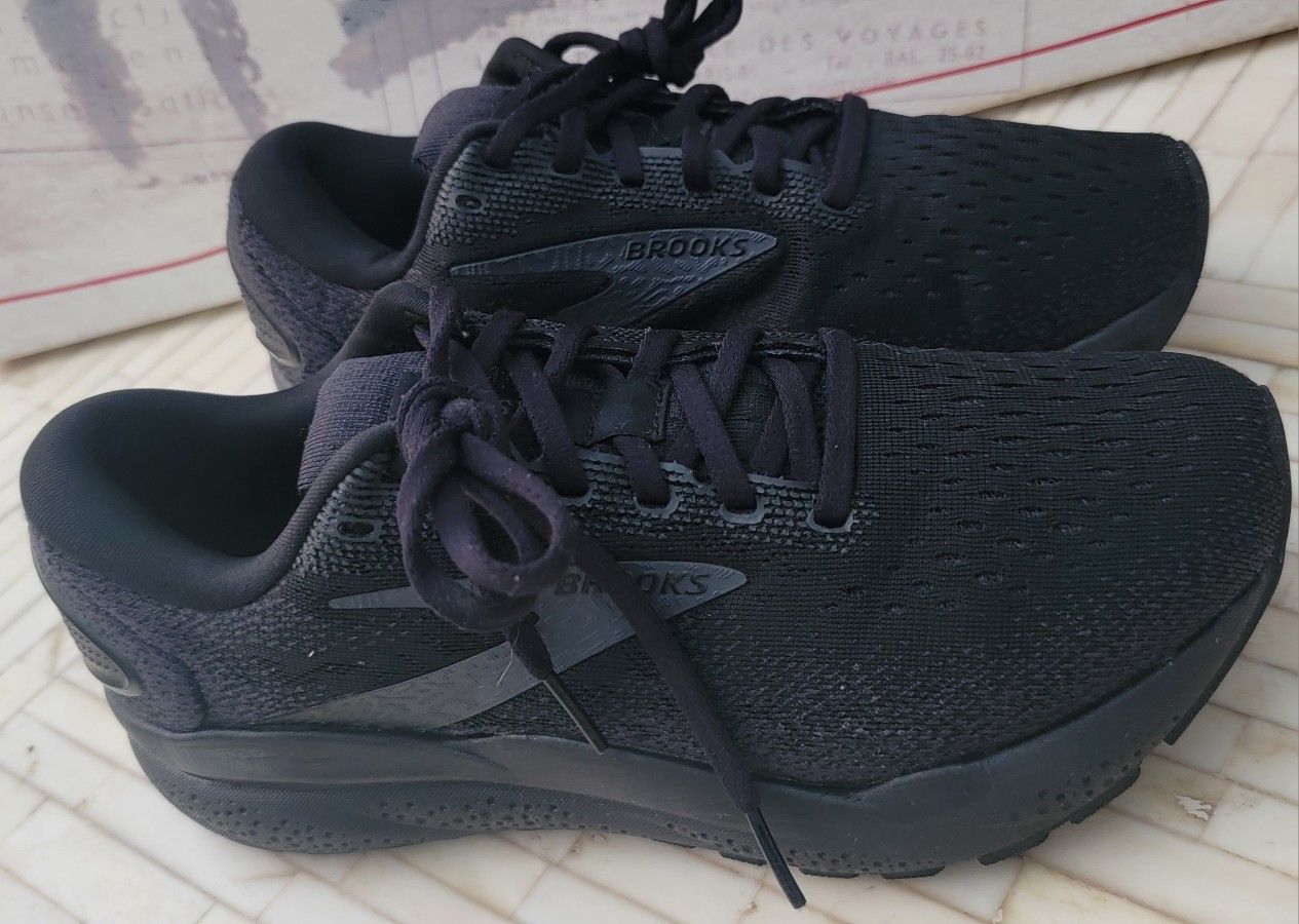 Brooks Gost 16 Size 8 Women