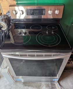 ***Free Samsung range *** broken top