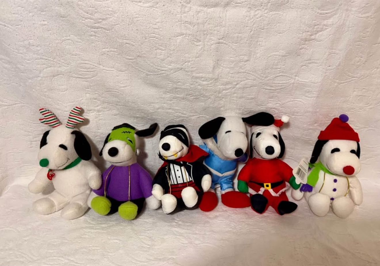 6 Snoopy Peanuts Snoopy Halloween and Christmas Whitman's plush stuffed animals