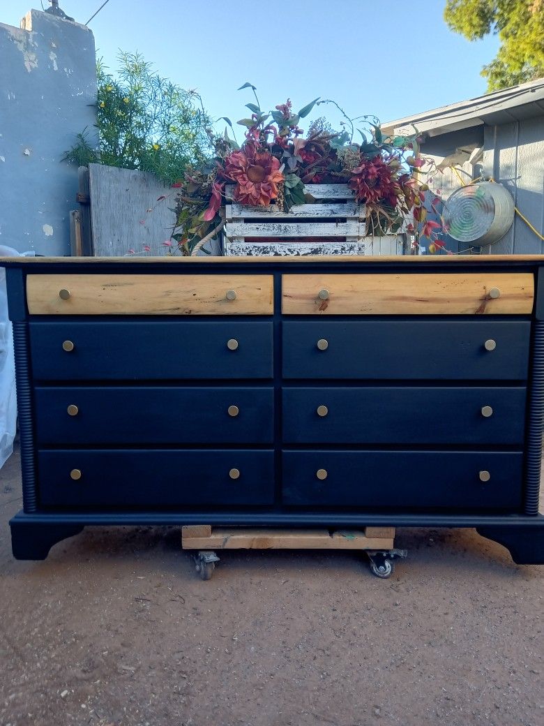 Black 8/Drawer Solid Wood Dresser 