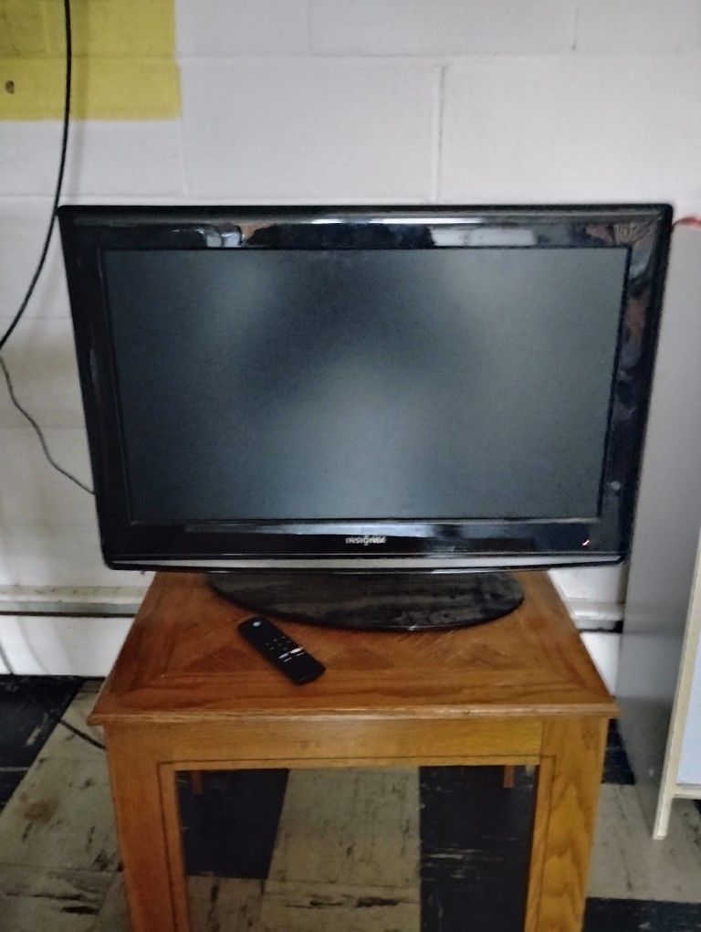 Insgnia 24 Inch Tv