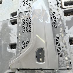 2022 - 2024 JEEP GRAND CHEROKEE 4XE LEFT DRIVER SIDE FENDER OEM