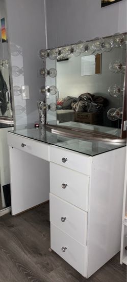 Make-up Vanity