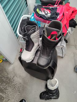 2 BURTON SNOW BOOTS/ SALOMON SPRO