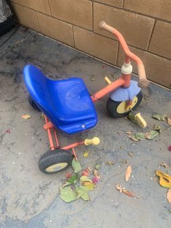Free Kids Tricycle with Blue Se