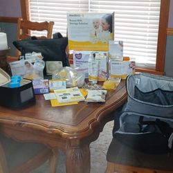 Medela Breast Pump & Everything Needed To Go With It