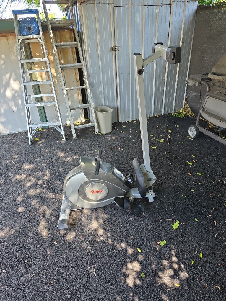Sunny Health & Fitness Rowing Machine
