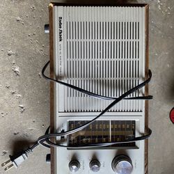 Vintage Radio Shack, Radio