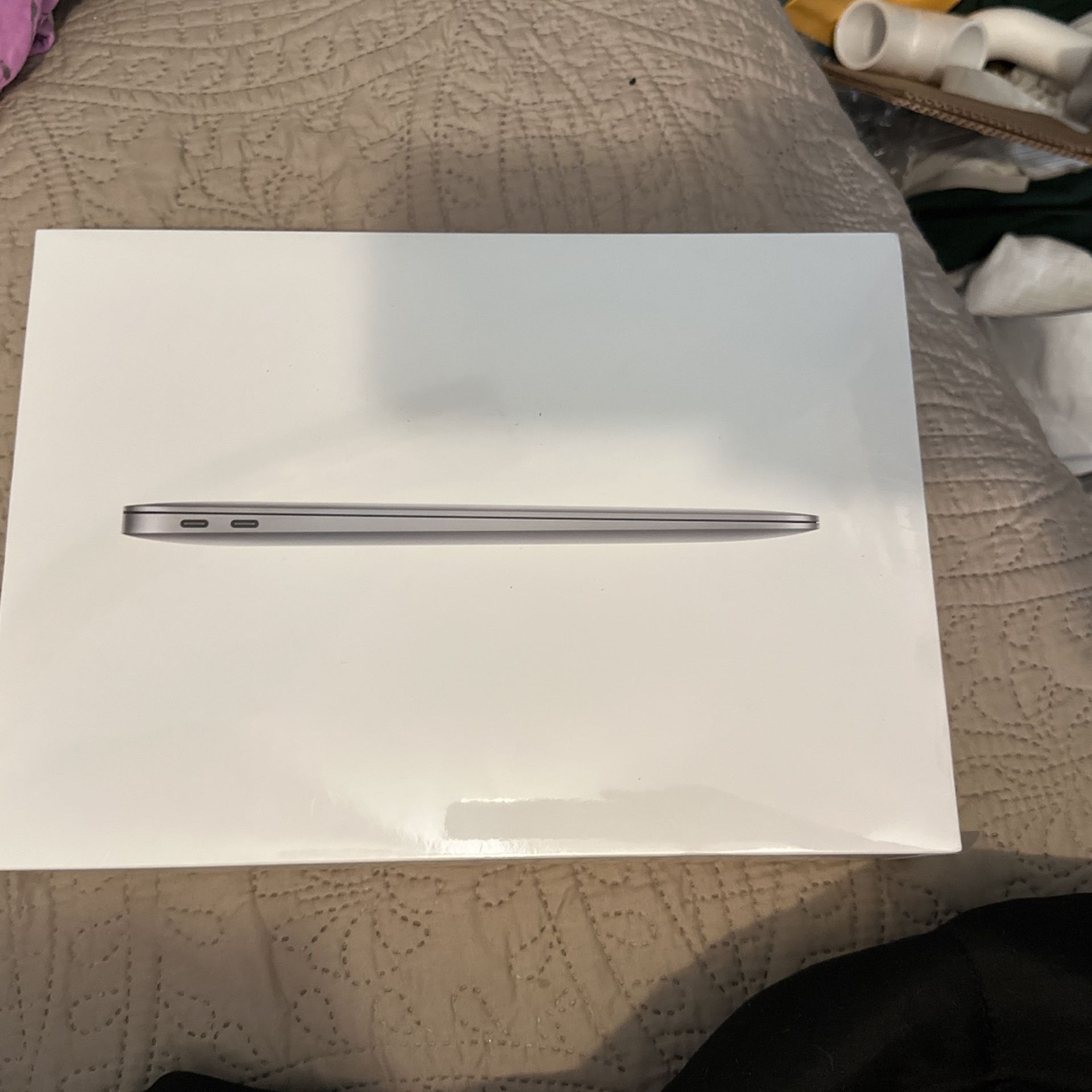 13 inch MacBook Air M1 Chip 256gb Brand New Sealed