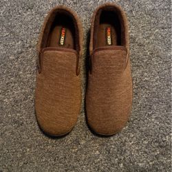 Men Slippers Size 13-14 New Never Worn
