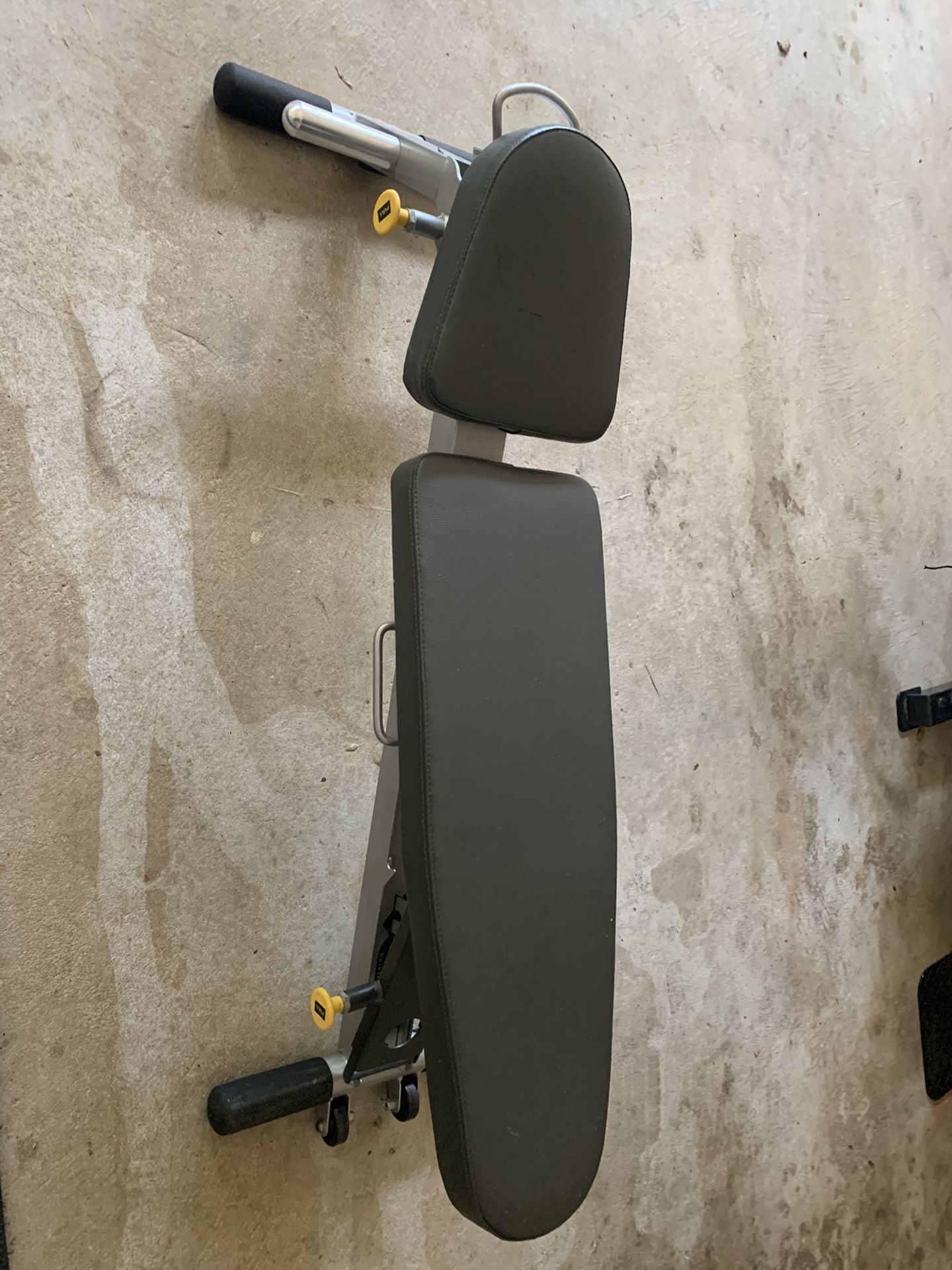 Hoist adjustable bench for lifting