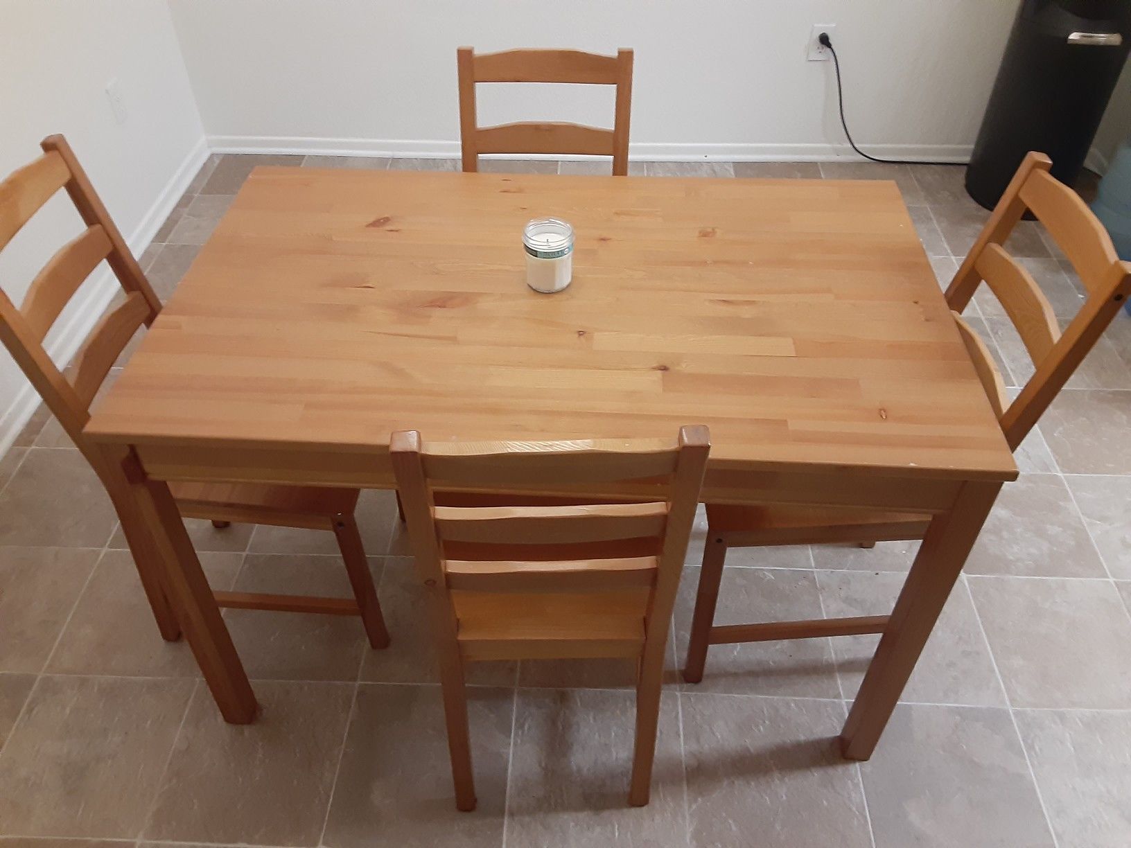 Great deal! Excellent ikea dining table with chairs!!