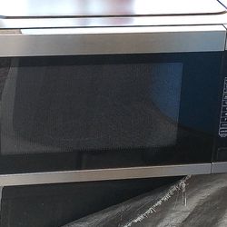 WhirlpoolCleanReleas CleanRelease® Non-Stick Interior - Quickly clean up spills with a damp wipe, no special cleaning solutions required.

Steam Cooki