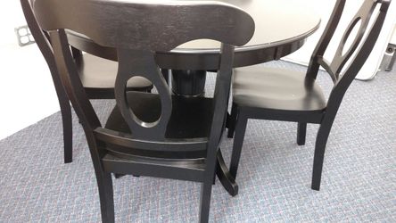 Beautiful round solid wood table NEW!