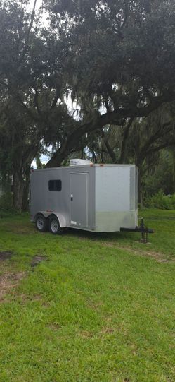 Enclosed trailer with A/C 14ft