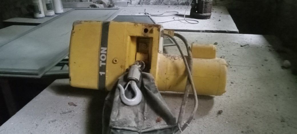 Yale 1 Ton Hoist