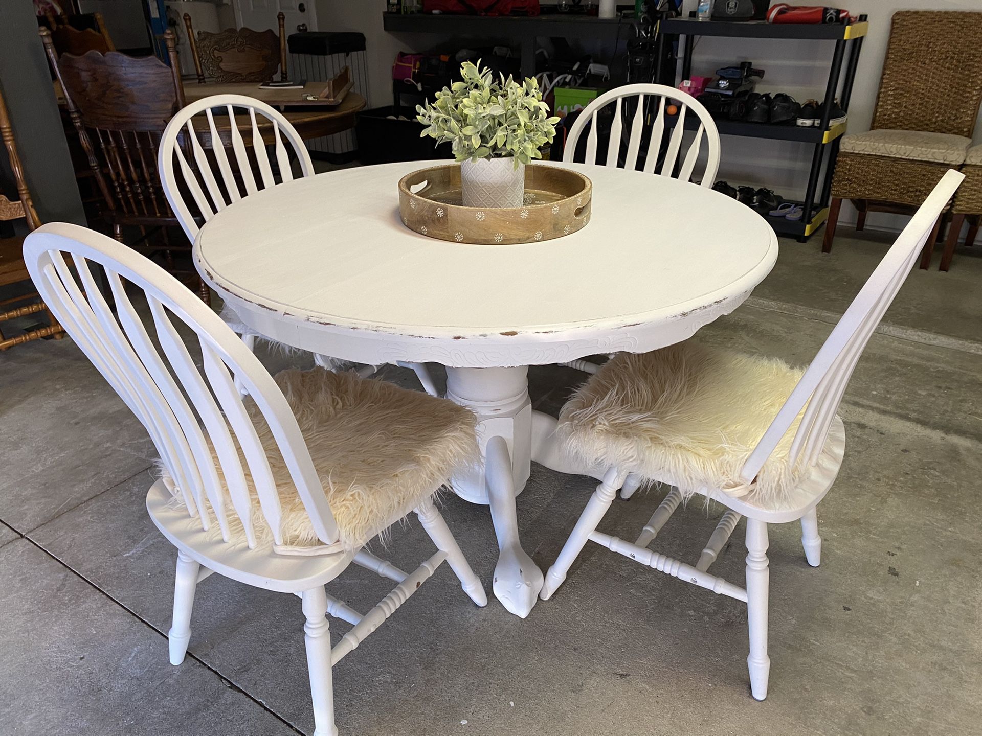 Round Dining Room Table & Chairs