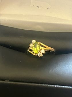 10k Genuine Peridot And Diamonds Ring
