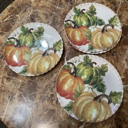 New Set of (6) Decorative Plastic Plates from Pier 1 / PRICE IS FOR ALL 