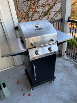 Gas grill and tank