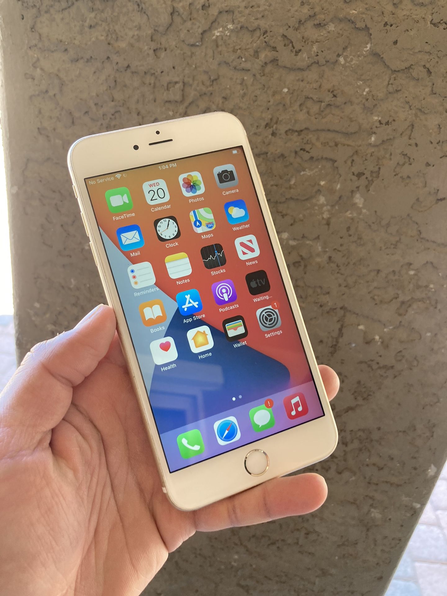 iPhone 6s Plus. Like New And Unlocked! Huge Screen!
