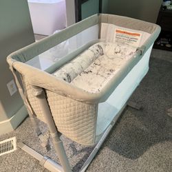 Baby bassinet/ bedside sleeper+baby Bed+ Covers 