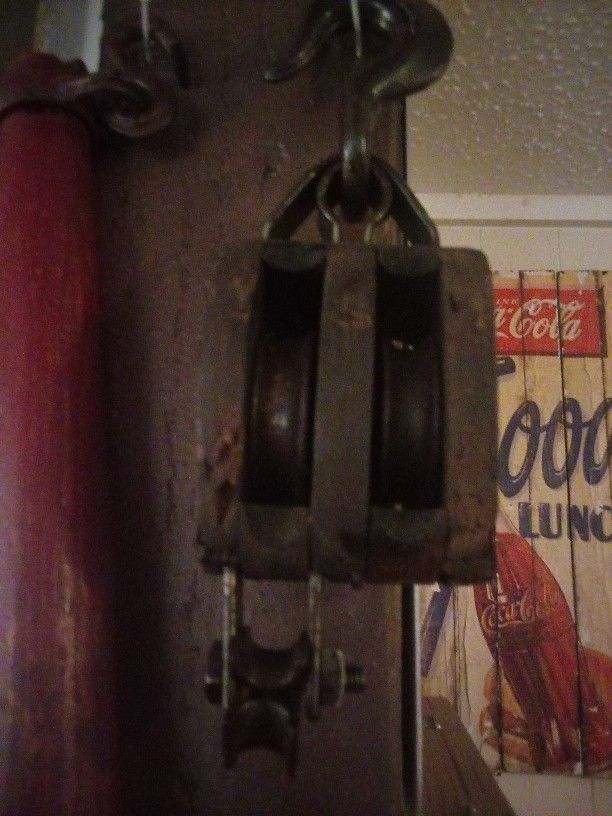 Rustic Antique Pully