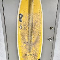 Lora surfboards 5’11 future Fins 