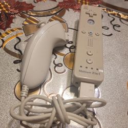 NINTENDO WII  REMOTE CONTROLLER 