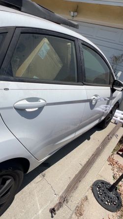 2014-2019 ford fiesta back right door
