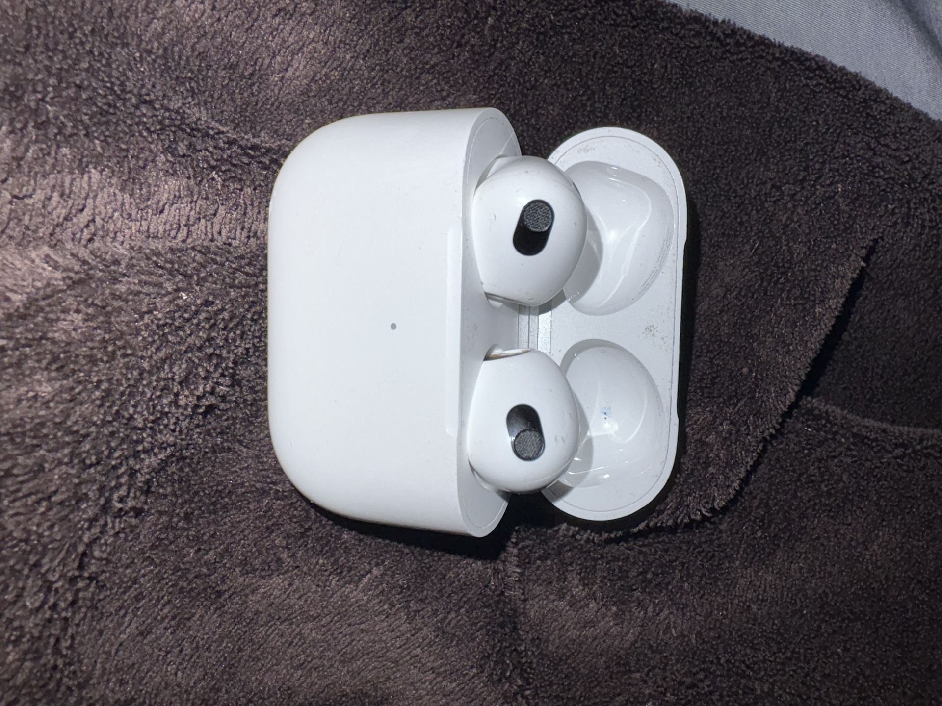 AirPod Gen 3