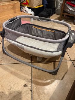 Portable baby bassinet